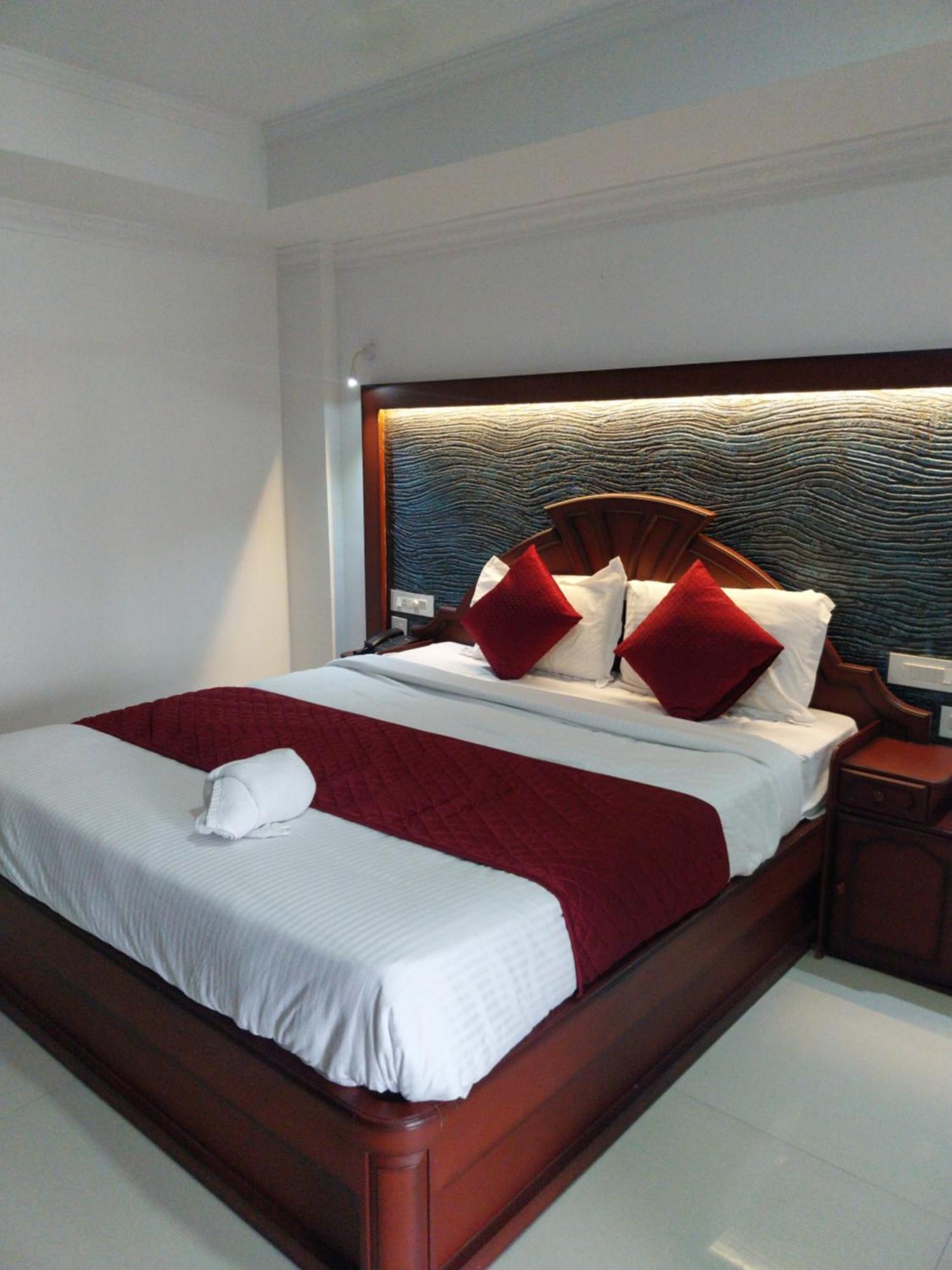 Hotel Savera Park Thrissur Exterior foto