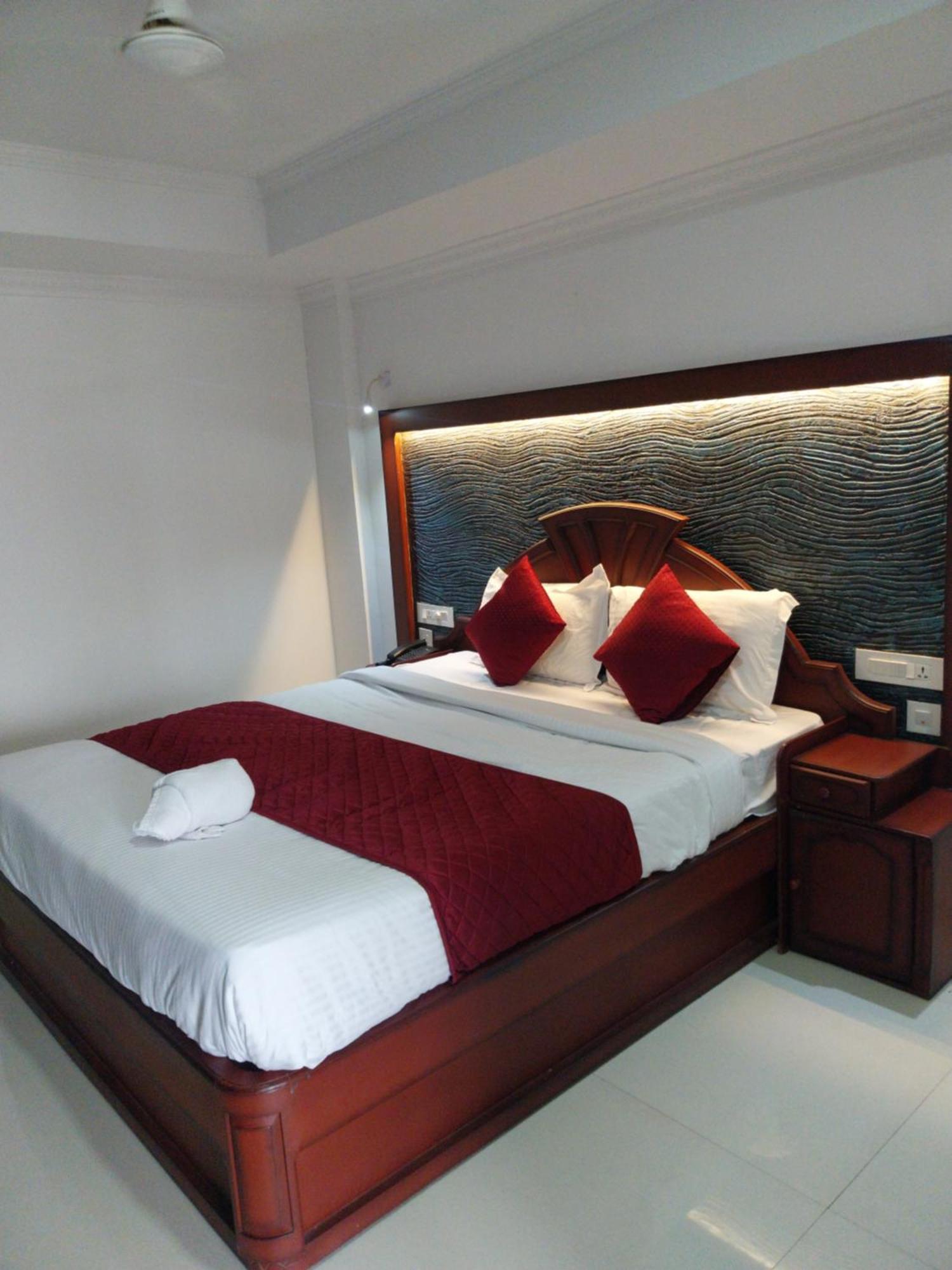 Hotel Savera Park Thrissur Exterior foto
