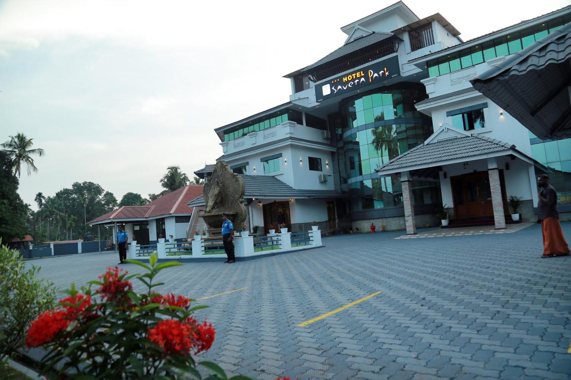 Hotel Savera Park Thrissur Exterior foto