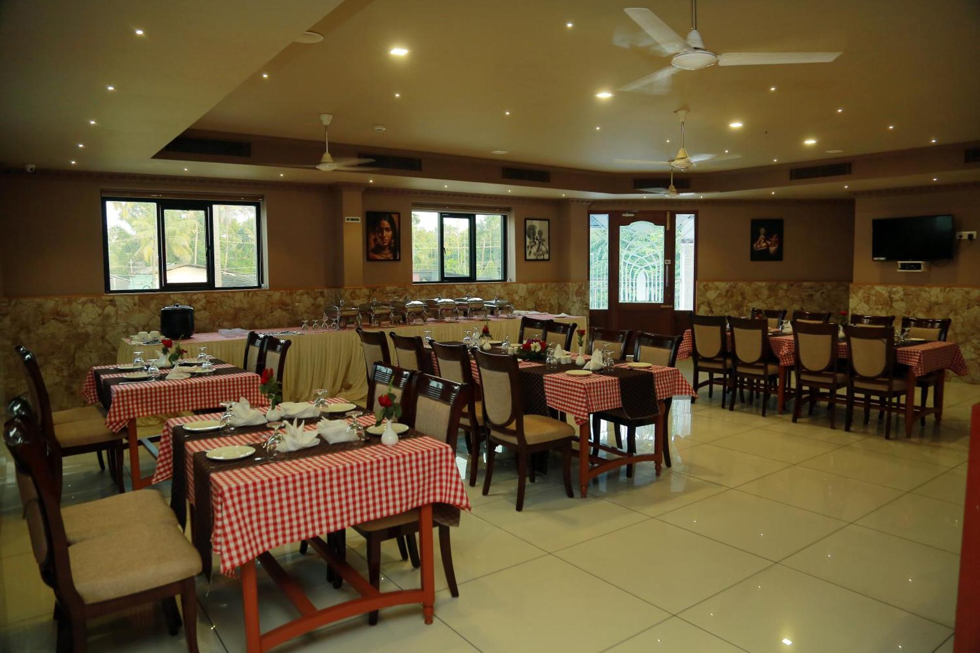 Hotel Savera Park Thrissur Exterior foto